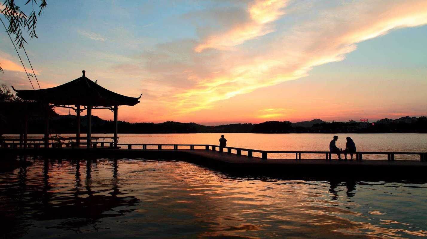 到杭州西湖怎么玩_到杭州西湖旅游攻略_西湖攻略杭州旅游到哪里