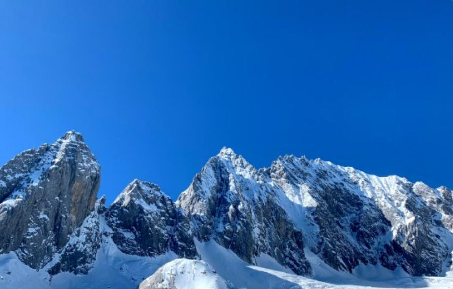 玉龍雪山里面的藍月谷收費嗎_玉龍雪山藍月谷游玩攻略_玉龍雪山腳下的藍月谷