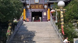 穹窿山游玩攻略_穹窿山山頂上有景色如何_穹窿山山洞