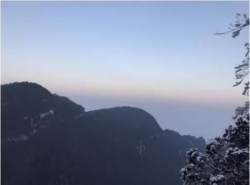 攻略峨眉旅游山天氣怎么樣_峨眉山旅游攻略2天_峨眉山風景名勝區天氣預報