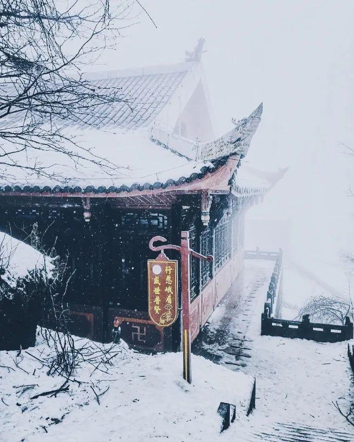 成都到峨眉山旅游攻略_峨眉山到成都路上有什么好玩的_成都峨眉山自駕